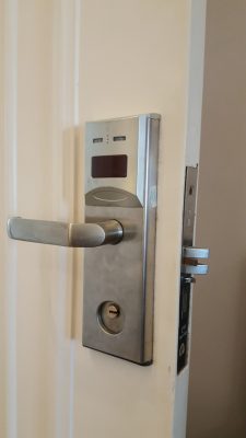 Khóa Adel mất nguồn