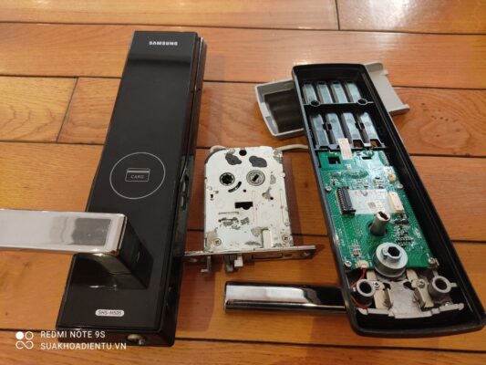 Khóa cửa samsung nhanh hết pin, sụt nguồn
