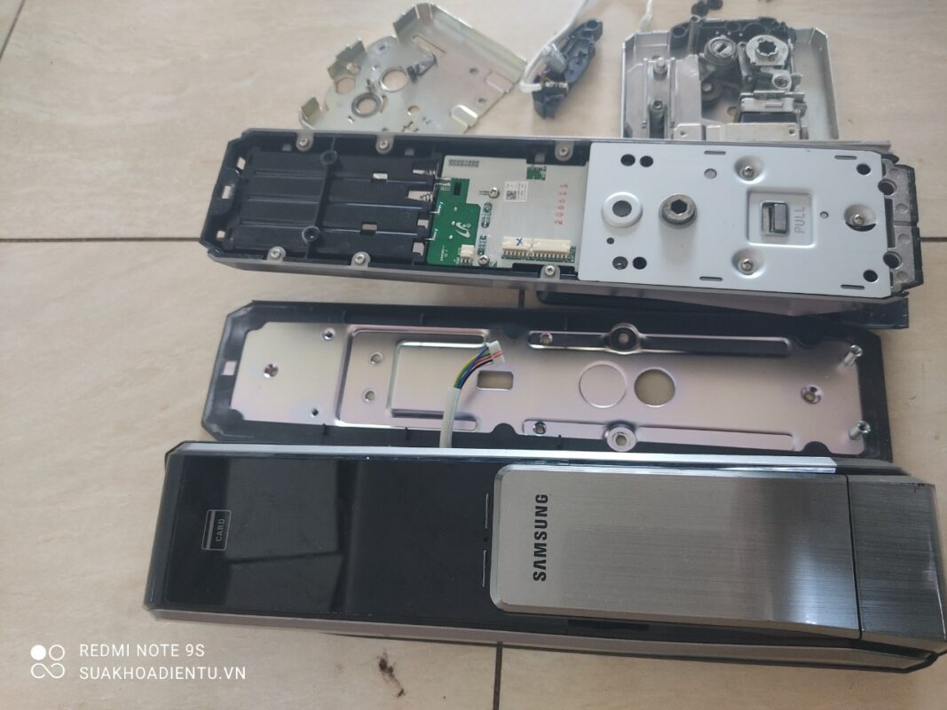 Khóa Samsung P717 mất nguồn điện, hao pin