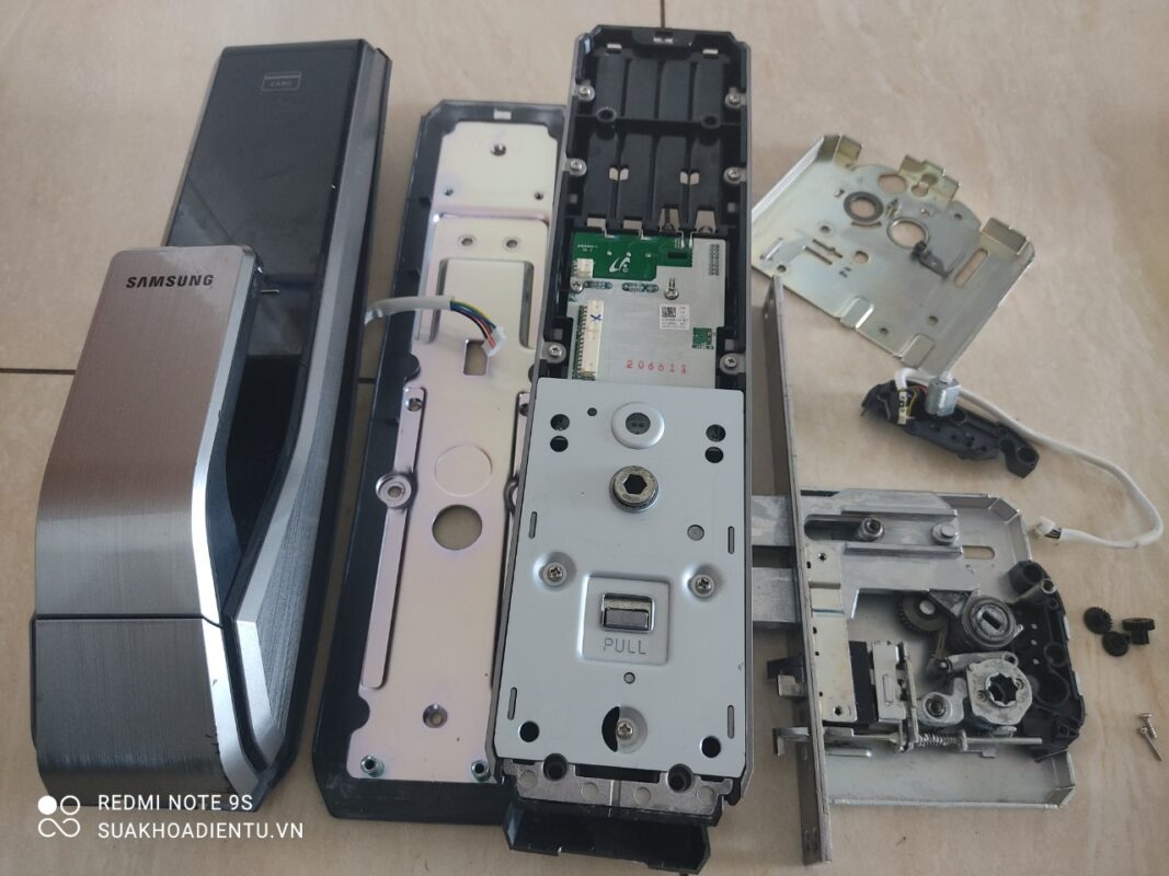 Khóa Samsung P717 mất nguồn điện, hao pin