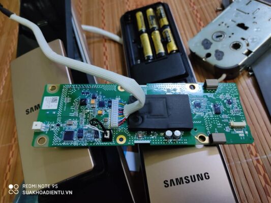 Khóa SamsungDP609 hao pin, mất nguồn.