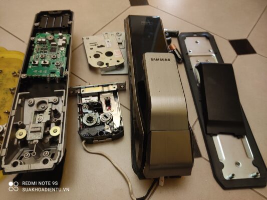 Sửa khóa Samsung không tự động khóa cửa