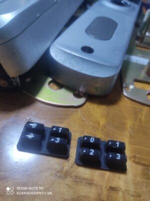Thay phím số khóa Adel5500