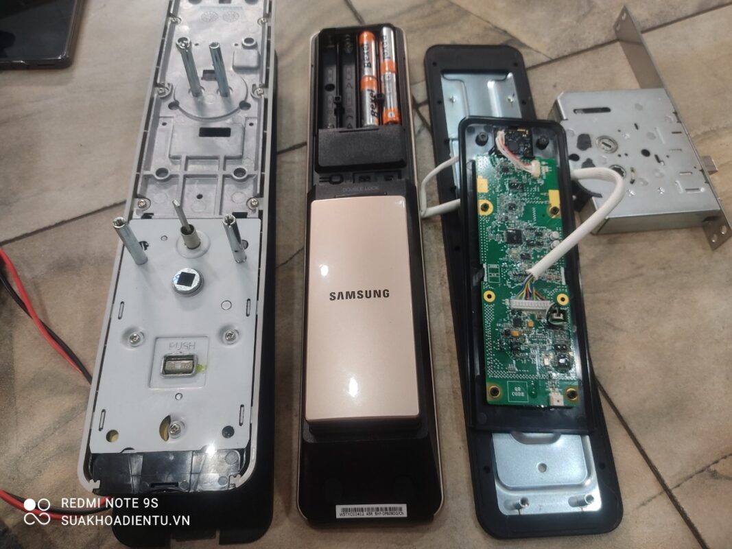 Khóa cửa Samsung mất nguồn, hỏng mạch điện