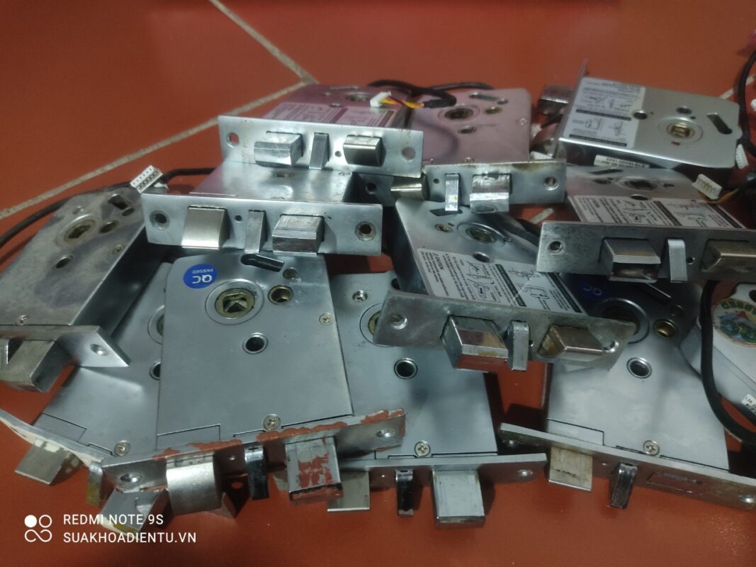 Sửa ruột khóa hafele