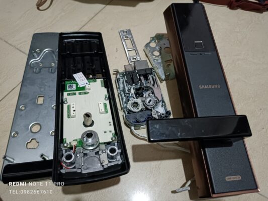Khóa cửa Samsung mất nguồn điện