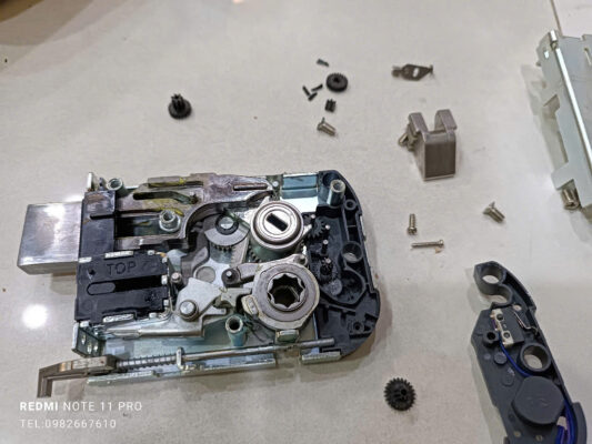 Khóa cửa samsung không khóa, báo chớp đỏ