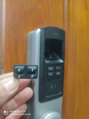 Khóa cửa Adel phím bấm bị hỏng